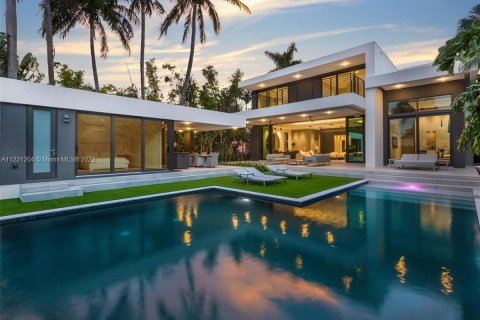 Casa en venta en Miami Beach, Florida, 6 dormitorios, 402.27 m2 № 9040 - foto 1