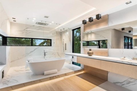 Casa en venta en Miami Beach, Florida, 6 dormitorios, 402.27 m2 № 9040 - foto 3
