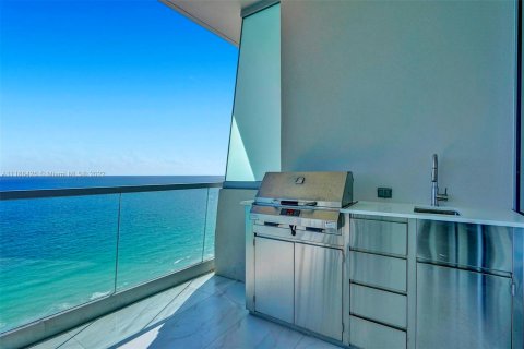 Condominio en alquiler en Sunny Isles Beach, Florida, 3 dormitorios № 2948 - foto 15