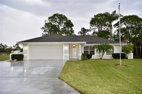House in Sebring, Florida 2 bedrooms, 131.55 sq.m. № 961145 - photo 1