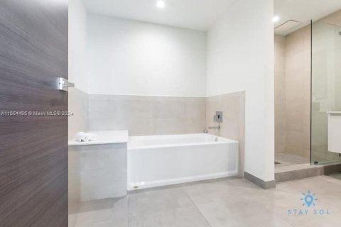 Condo in Hollywood, Florida, 1 bedroom  № 1378701 - photo 7