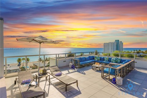 Condo in Hollywood, Florida, 1 bedroom  № 1378701 - photo 24