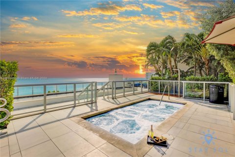 Condo in Hollywood, Florida, 1 bedroom  № 1378701 - photo 22