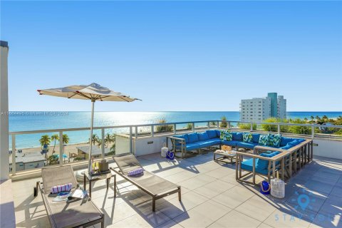 Condo in Hollywood, Florida, 1 bedroom  № 1378701 - photo 23