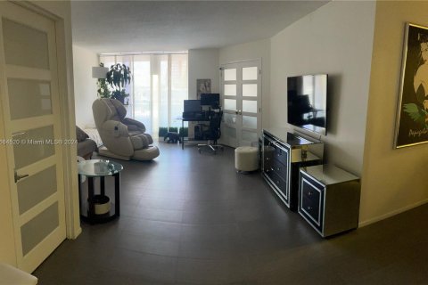 Copropriété à vendre à Hallandale Beach, Floride: 2 chambres, 108.23 m2 № 1378703 - photo 8