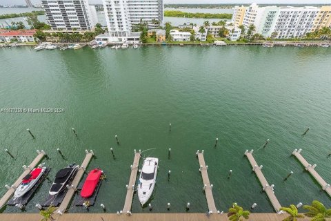 Condominio en venta en North Bay Village, Florida, 1 dormitorio, 78.04 m2 № 1402800 - foto 17