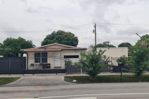 Casa en venta en Miami Gardens, Florida, 3 dormitorios, 110.37 m2 № 1269267 - foto 4