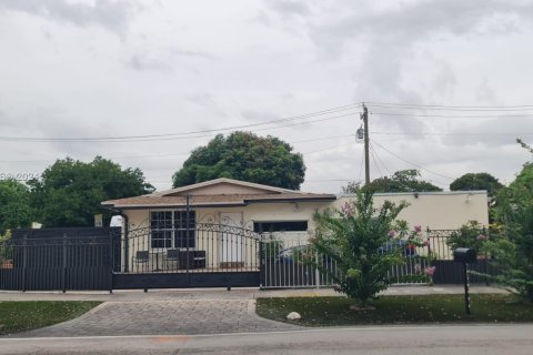 Casa en venta en Miami Gardens, Florida, 3 dormitorios, 110.37 m2 № 1269267 - foto 1