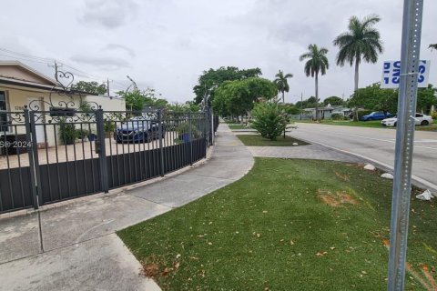 Casa en venta en Miami Gardens, Florida, 3 dormitorios, 110.37 m2 № 1269267 - foto 16