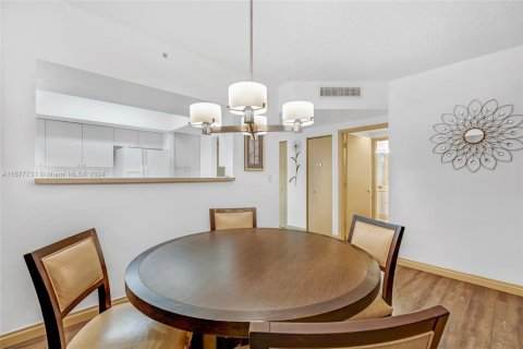 Condo in Sunny Isles Beach, Florida, 1 bedroom  № 1410504 - photo 5