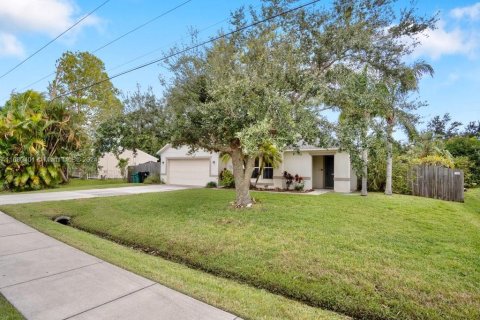 House in Port St. Lucie, Florida 3 bedrooms, 168.06 sq.m. № 1410595 - photo 3