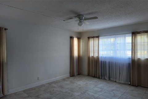 Condo in Coral Springs, Florida, 3 bedrooms  № 1172085 - photo 11
