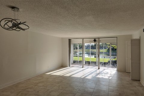 Condo in Coral Springs, Florida, 3 bedrooms  № 1172085 - photo 14