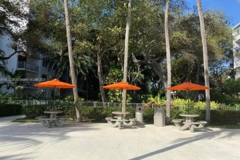 Condo in Miami, Florida, 2 bedrooms  № 1399073 - photo 8