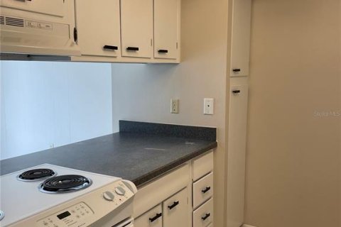 Condo in Orlando, Florida, 2 bedrooms  № 1398736 - photo 11