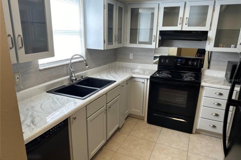 Townhouse in Oldsmar, Florida 2 bedrooms, 100.33 sq.m. № 1369341 - photo 9