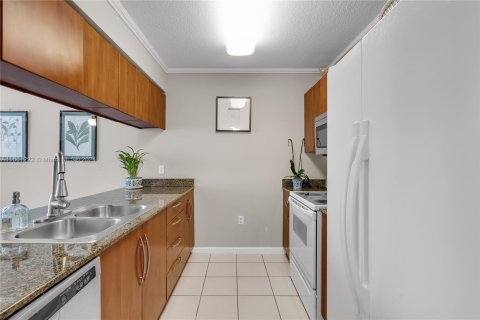 Condo in Miami, Florida, 1 bedroom  № 1368783 - photo 12