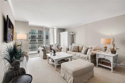 Condo in Miami, Florida, 1 bedroom  № 1368783 - photo 6