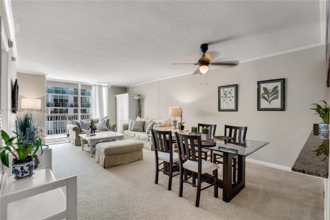 Condo in Miami, Florida, 1 bedroom  № 1368783 - photo 9