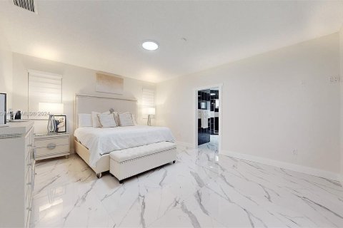 Villa ou maison à vendre à Miami, Floride: 5 chambres, 261.71 m2 № 1368831 - photo 20