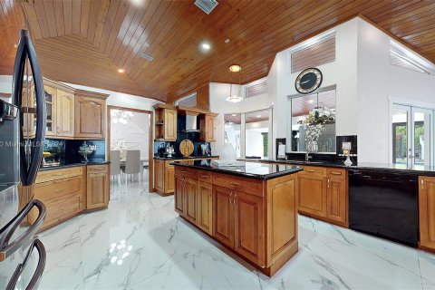 Villa ou maison à vendre à Miami, Floride: 5 chambres, 261.71 m2 № 1368831 - photo 13