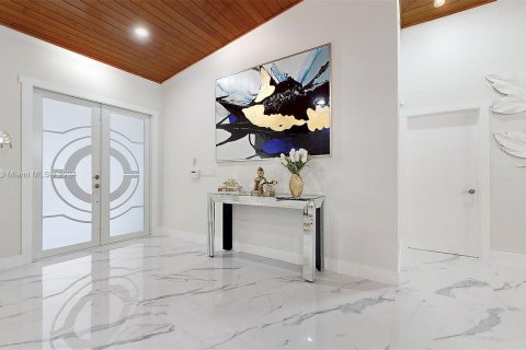 Villa ou maison à vendre à Miami, Floride: 5 chambres, 261.71 m2 № 1368831 - photo 8