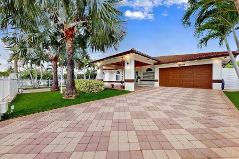 Villa ou maison à vendre à Miami, Floride: 5 chambres, 261.71 m2 № 1368831 - photo 3