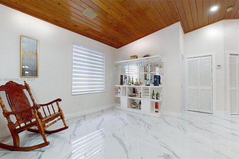 Villa ou maison à vendre à Miami, Floride: 5 chambres, 261.71 m2 № 1368831 - photo 16