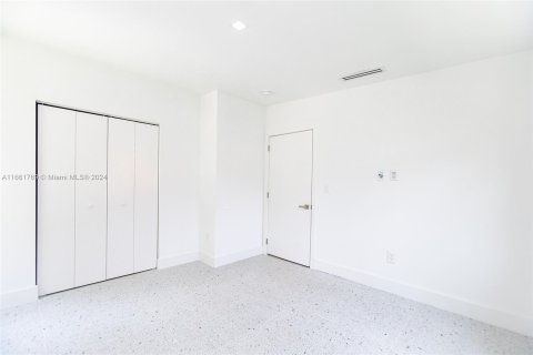 Casa en venta en Miami, Florida, 3 dormitorios, 167.22 m2 № 1368743 - foto 19