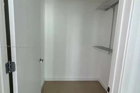 Apartamento en alquiler en Miami, Florida, 2 dormitorios, 117.34 m2 № 1368782 - foto 14