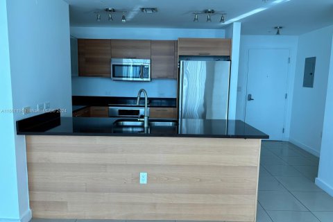 Apartamento en alquiler en Miami, Florida, 2 dormitorios, 117.34 m2 № 1368782 - foto 7