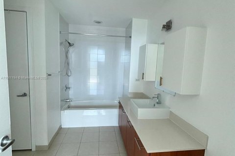 Apartamento en alquiler en Miami, Florida, 2 dormitorios, 117.34 m2 № 1368782 - foto 21