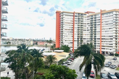 Condominio en venta en Miami, Florida, 1 dormitorio, 74.41 m2 № 1172604 - foto 7