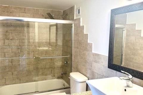 Condo in Miami, Florida, 1 bedroom  № 1172604 - photo 3