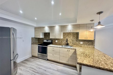 Condominio en venta en Miami, Florida, 1 dormitorio, 74.41 m2 № 1172604 - foto 1