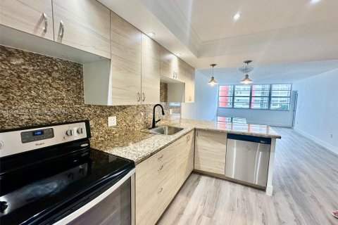 Condominio en venta en Miami, Florida, 1 dormitorio, 74.41 m2 № 1172604 - foto 12