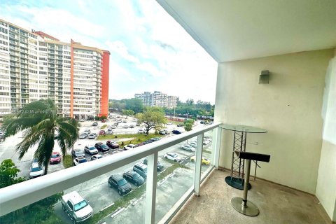 Condo in Miami, Florida, 1 bedroom  № 1172604 - photo 8