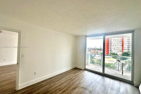 Condo in Miami, Florida, 1 bedroom  № 1172604 - photo 6