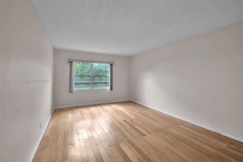 Condo in Pembroke Pines, Florida, 2 bedrooms  № 1364099 - photo 2