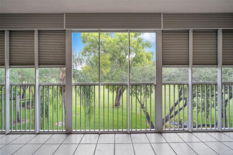 Condo in Pembroke Pines, Florida, 2 bedrooms  № 1364099 - photo 12