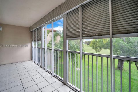 Condo in Pembroke Pines, Florida, 2 bedrooms  № 1364099 - photo 11