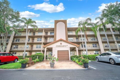 Condo in Pembroke Pines, Florida, 2 bedrooms  № 1364099 - photo 16