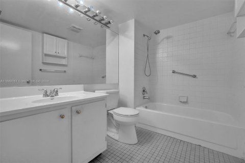 Condo in Pembroke Pines, Florida, 2 bedrooms  № 1364099 - photo 8