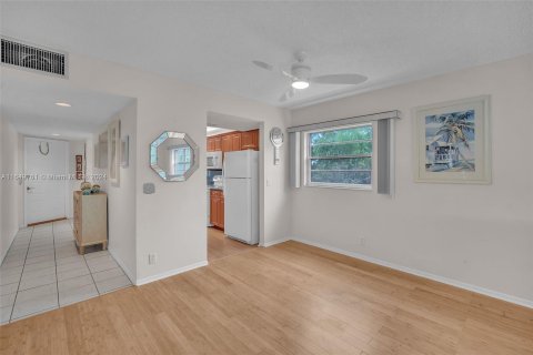 Condo in Pembroke Pines, Florida, 2 bedrooms  № 1364099 - photo 26