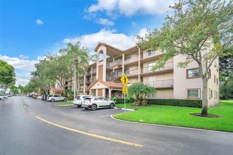 Condo in Pembroke Pines, Florida, 2 bedrooms  № 1364099 - photo 17