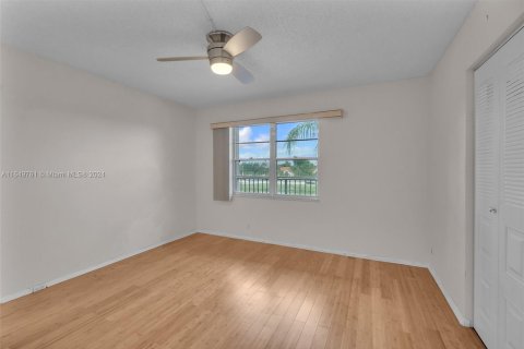 Condo in Pembroke Pines, Florida, 2 bedrooms  № 1364099 - photo 6