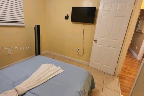 Casa en venta en Miami Gardens, Florida, 4 dormitorios, 207.92 m2 № 1364084 - foto 19