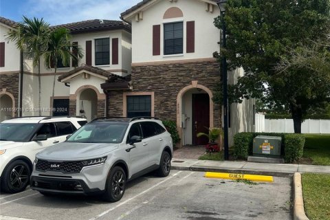 Villa ou maison à louer à Hialeah, Floride: 3 chambres, 143.53 m2 № 1364123 - photo 2