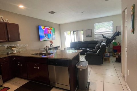 Casa en alquiler en Hialeah, Florida, 3 dormitorios, 143.53 m2 № 1364123 - foto 3