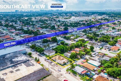 Propiedad comercial en venta en Hialeah, Florida № 1384559 - foto 4